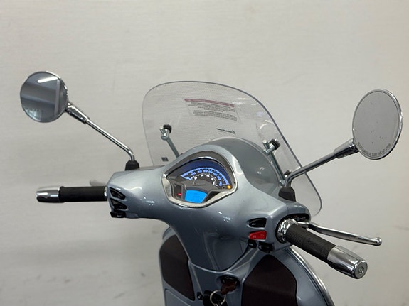 Vespa 300 GTS # Toppbox + Flyscreen m.m 8 of 8
