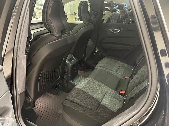 Volvo XC60 11 of 14