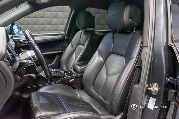 Porsche Macan GTS 16 of 27
