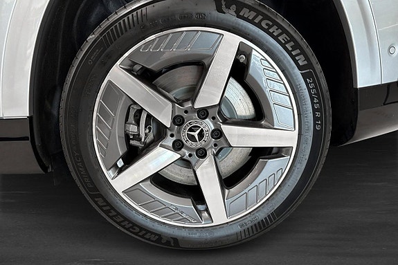 Mercedes-Benz GLB250+ 5 of 14