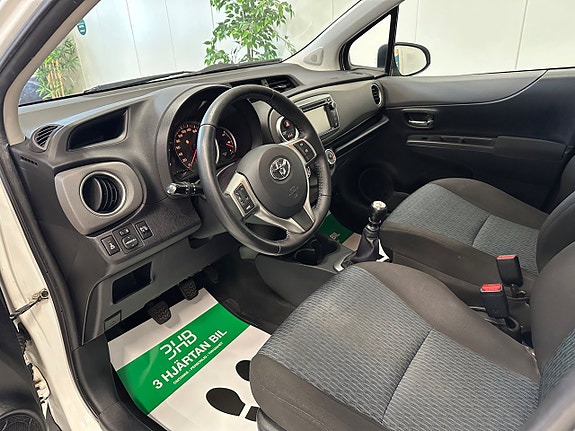 Toyota Yaris 12 of 27