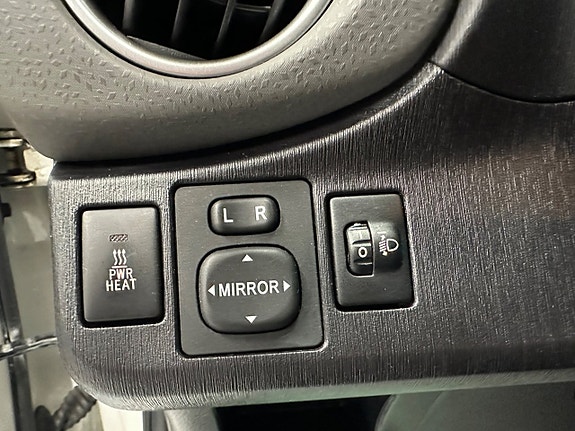 Toyota Yaris 15 of 27