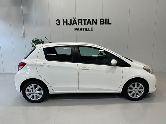 Toyota Yaris 4 of 27