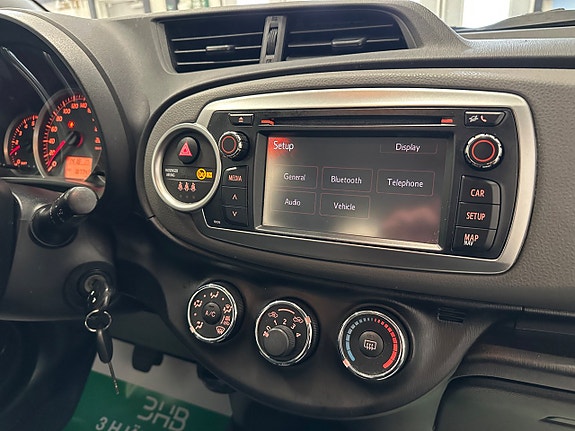 Toyota Yaris 22 of 27