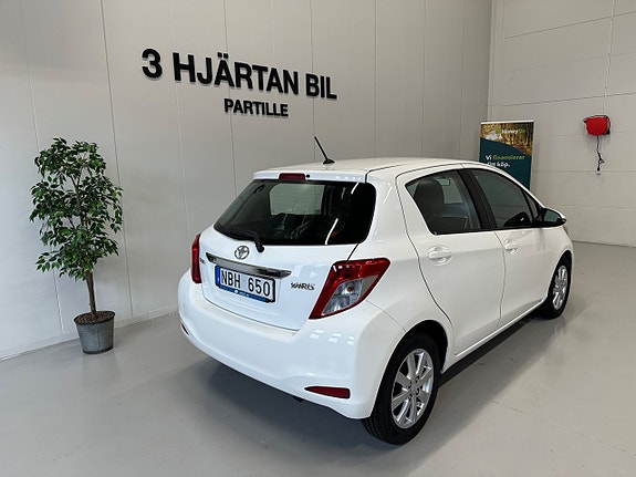 Toyota Yaris 5 of 27