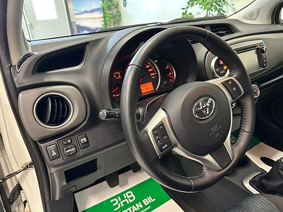 Toyota Yaris 14 of 27