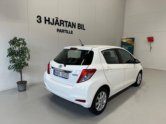 Toyota Yaris 7 of 27