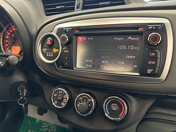 Toyota Yaris 24 of 27