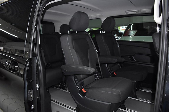 Mercedes-Benz V220 8 of 15