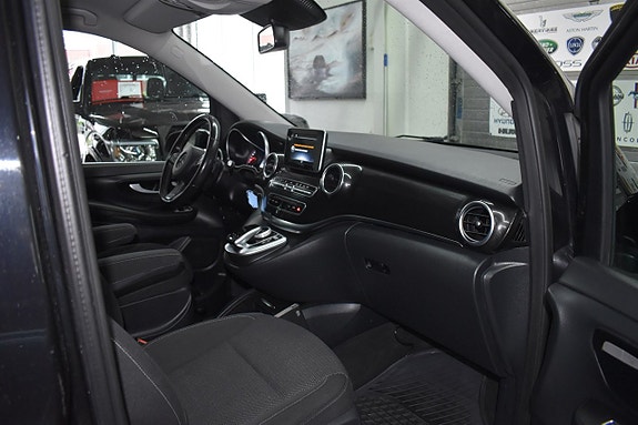 Mercedes-Benz V220 5 of 15