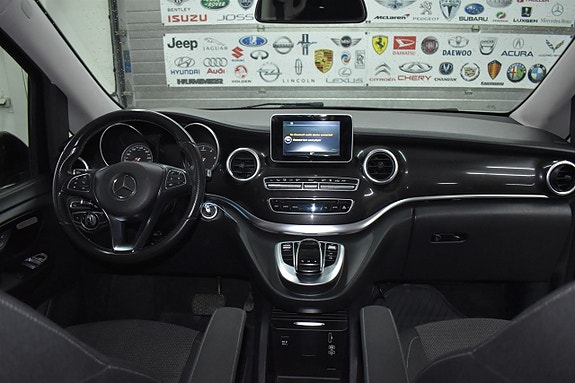 Mercedes-Benz V220 11 of 15