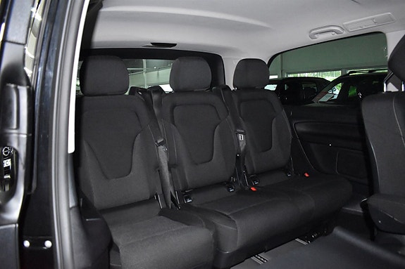 Mercedes-Benz V220 10 of 15