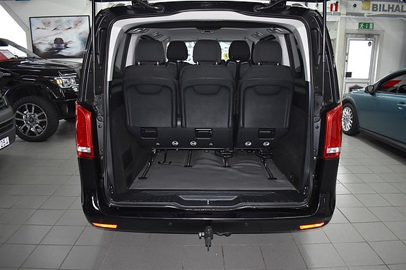 Mercedes-Benz V220 14 of 15