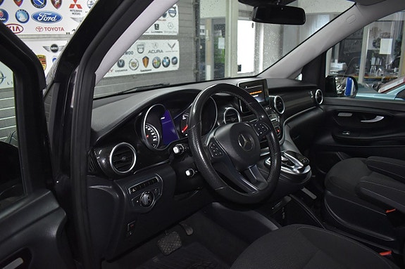 Mercedes-Benz V220 4 of 15