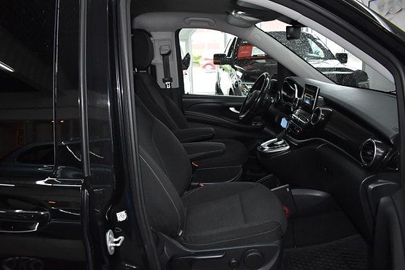 Mercedes-Benz V220 6 of 15