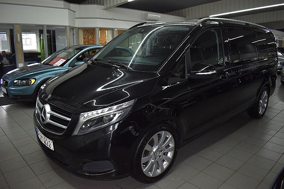 Mercedes-Benz V220 15 of 15