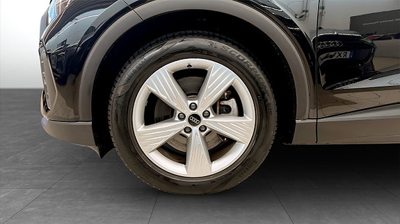 Audi Q4 e-tron 6 of 13