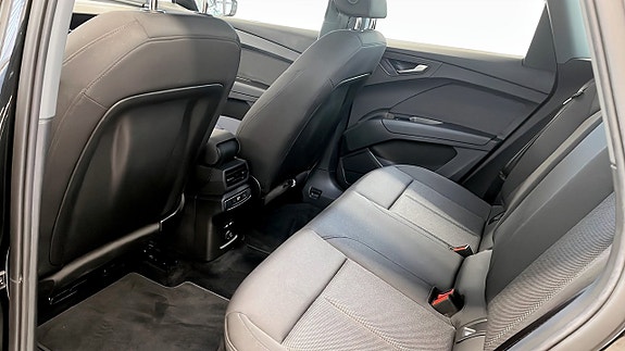 Audi Q4 e-tron 10 of 13