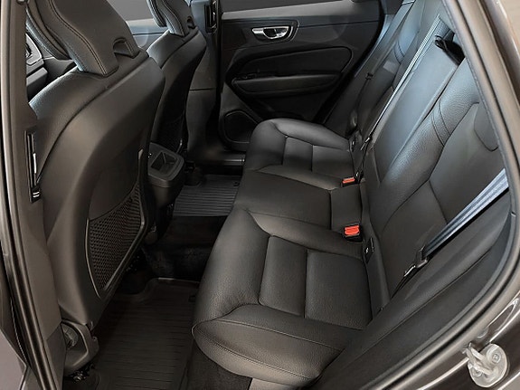 Volvo XC60 8 of 11