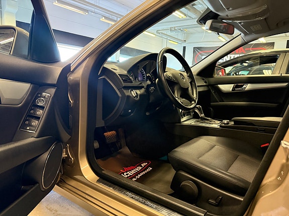 Mercedes-Benz C180 14 of 25