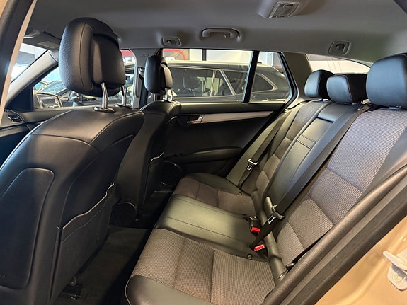 Mercedes-Benz C180 17 of 25