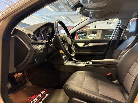 Mercedes-Benz C180 15 of 25