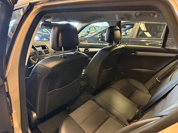 Mercedes-Benz C180 22 of 25