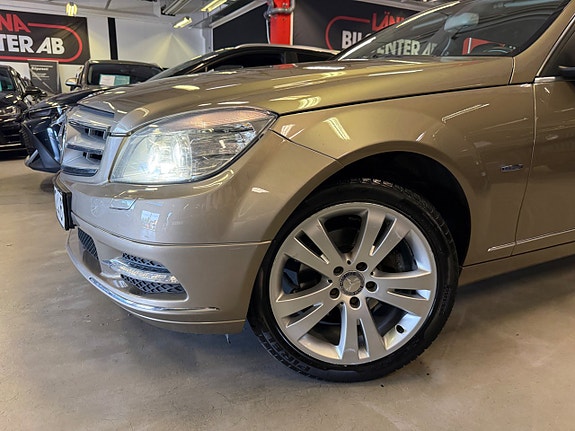 Mercedes-Benz C180 2 of 25