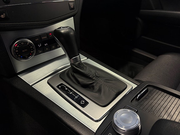 Mercedes-Benz C180 18 of 25