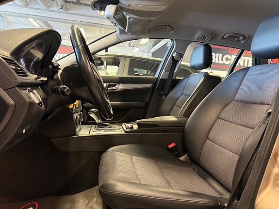 Mercedes-Benz C180 16 of 25