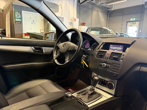 Mercedes-Benz C180 20 of 25