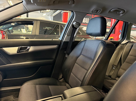 Mercedes-Benz C180 19 of 25