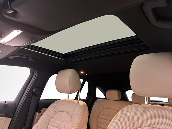 Mercedes-Benz EQC400 13 of 30