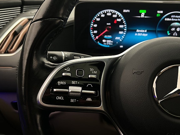Mercedes-Benz EQC400 18 of 30