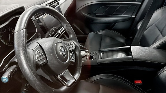 MG ZS 4 of 9