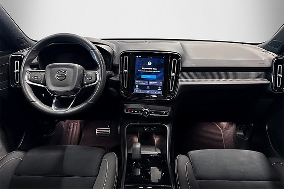 Volvo XC40 8 of 25