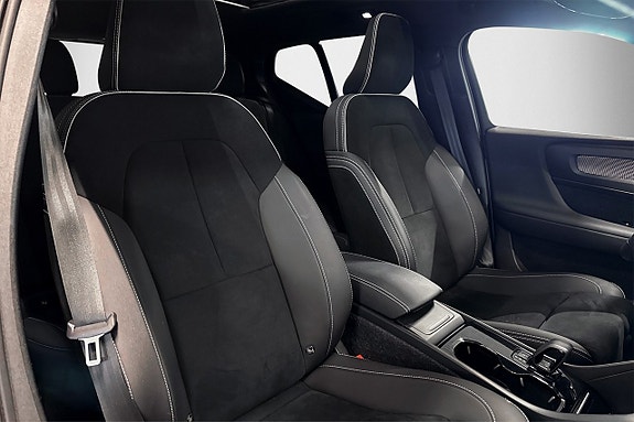 Volvo XC40 12 of 25