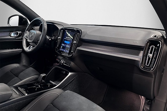 Volvo XC40 10 of 25