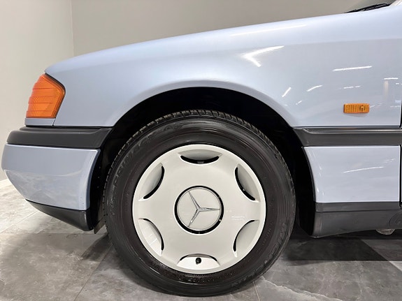 Mercedes-Benz C220 12 of 25