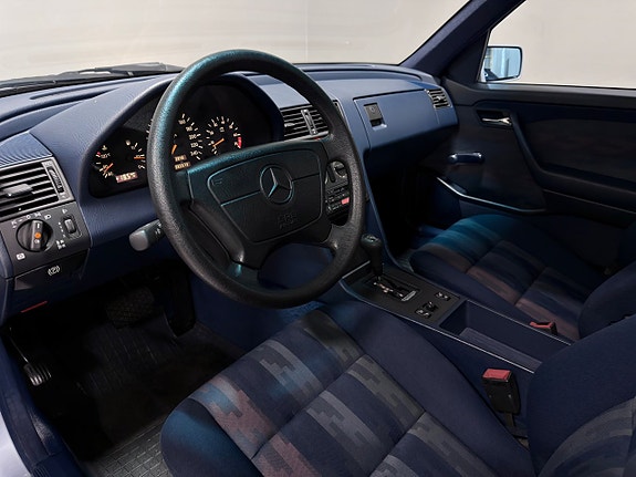 Mercedes-Benz C220 15 of 25