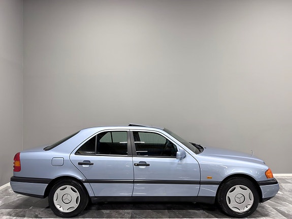 Mercedes-Benz C220 9 of 25