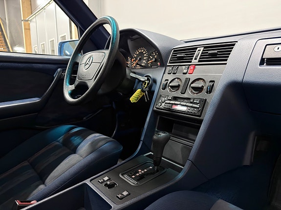 Mercedes-Benz C220 20 of 25