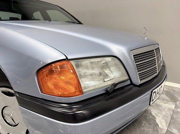 Mercedes-Benz C220 11 of 25