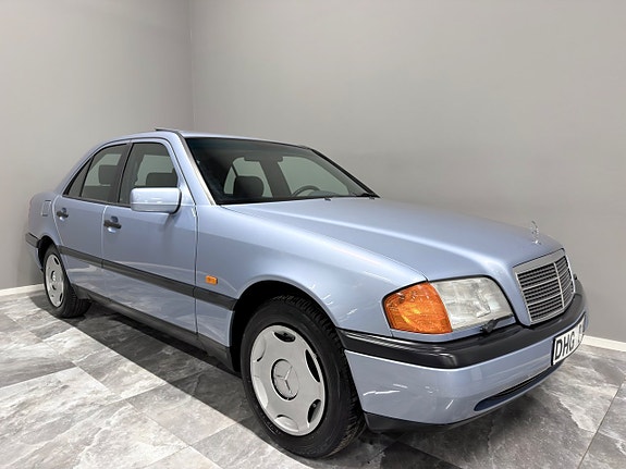 Mercedes-Benz C220 10 of 25