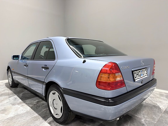 Mercedes-Benz C220 6 of 25