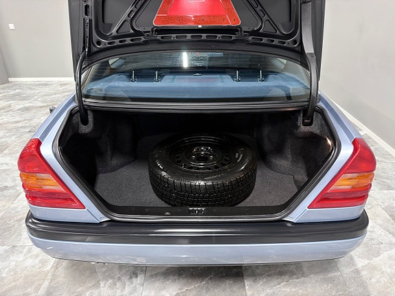 Mercedes-Benz C220 23 of 25