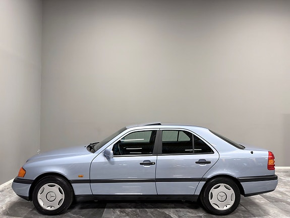 Mercedes-Benz C220 5 of 25