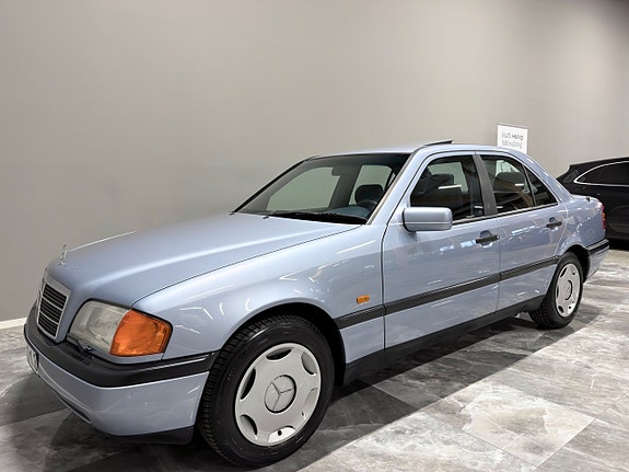 Mercedes-Benz C220 4 of 25
