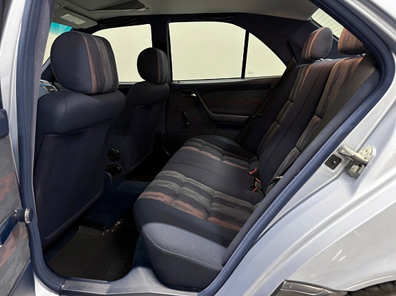 Mercedes-Benz C220 22 of 25
