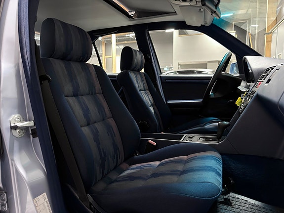 Mercedes-Benz C220 25 of 25